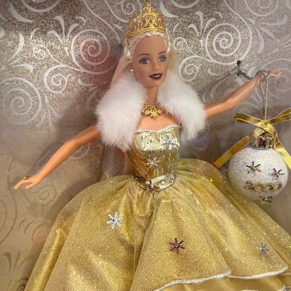 2000 Millennium Celebration Barbie - Picture 5 of 7